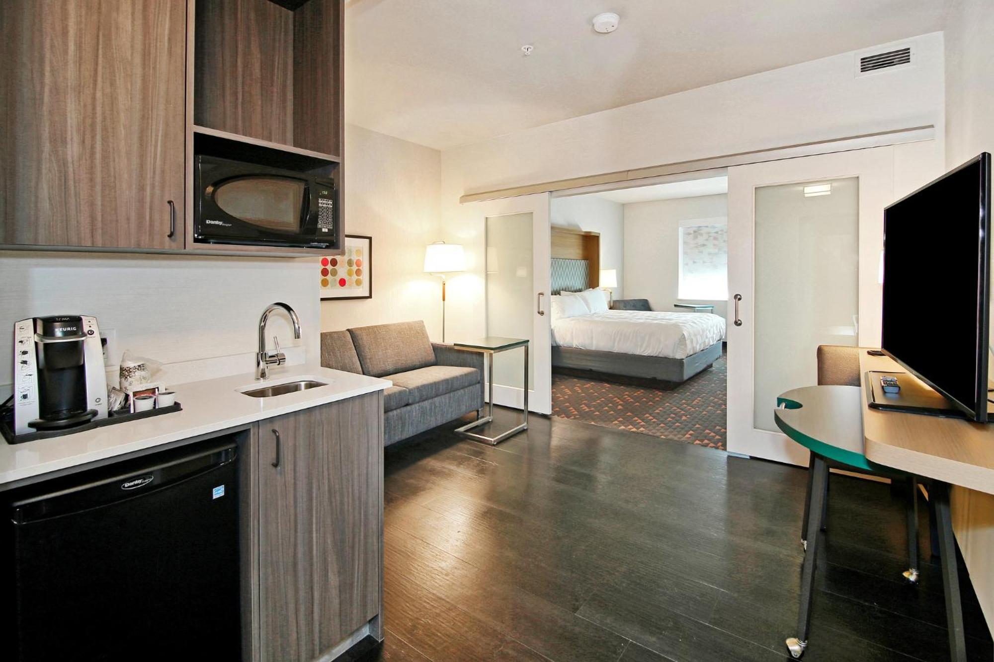 Holiday Inn Hotel & Suites - Calgary Airport North By Ihg Buitenkant foto