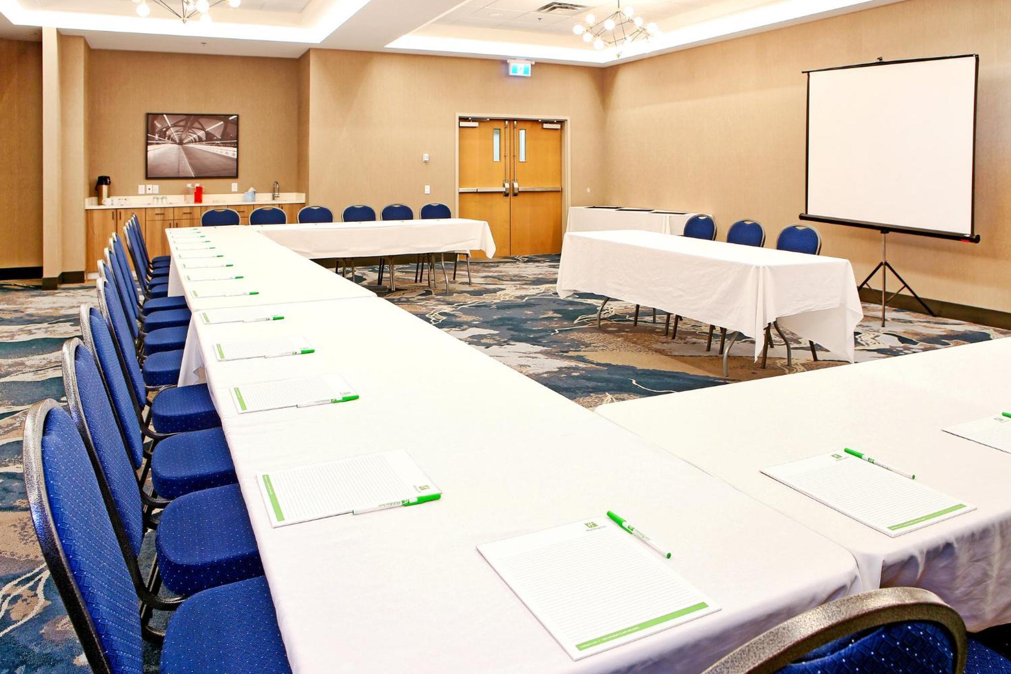 Holiday Inn Hotel & Suites - Calgary Airport North By Ihg Buitenkant foto